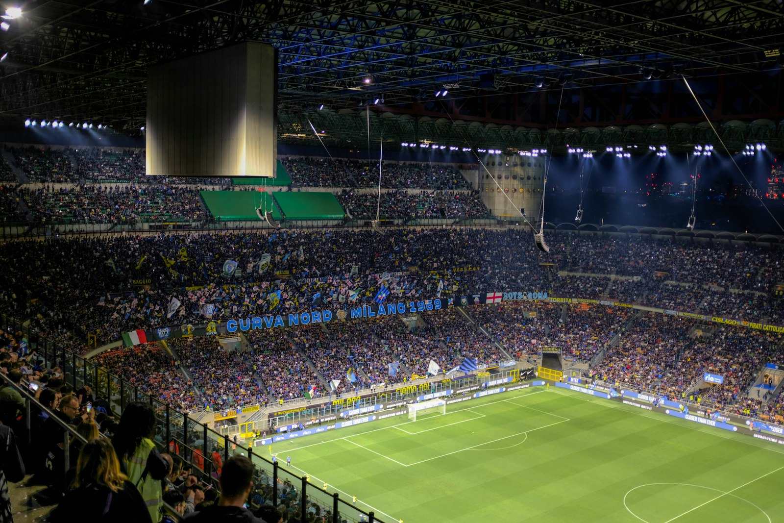Stadio pieno durante una partita